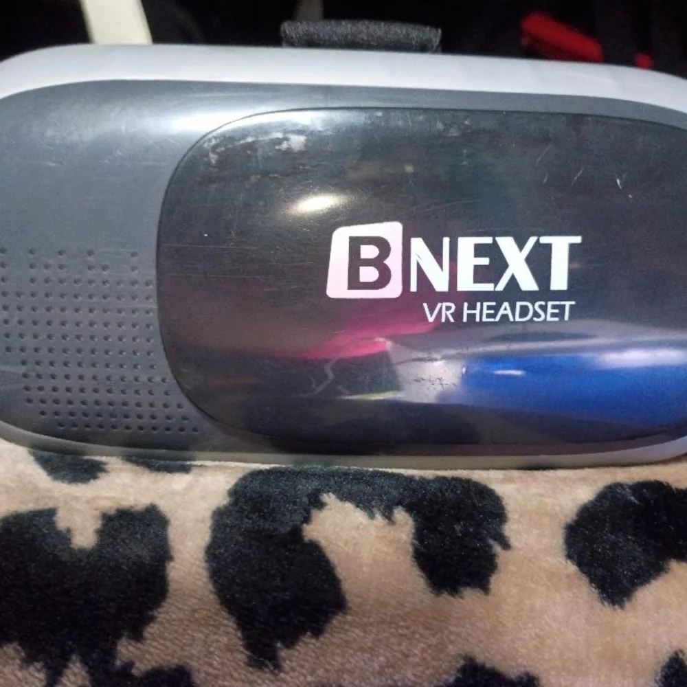 next VR Headset - Black and Silver